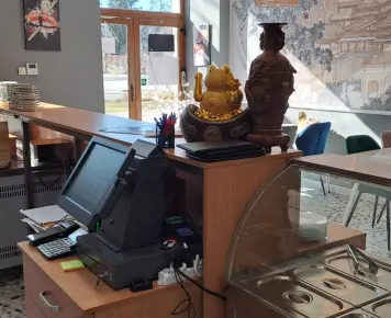 Cocktail de succes - mâncare chinezească și soft românesc - imagine 1